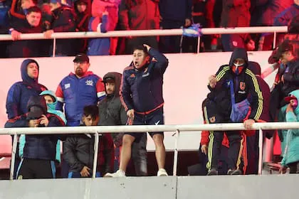 la-violencia-corrio-por-cuenta-de-simpatizantes-3TMYXUWG2RC7ZPROL7JMX52MEY
