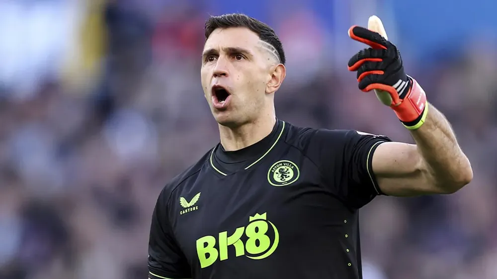 Emiliano-Dibu-Martinez-Aston-Villa-Premier-League.jfif_